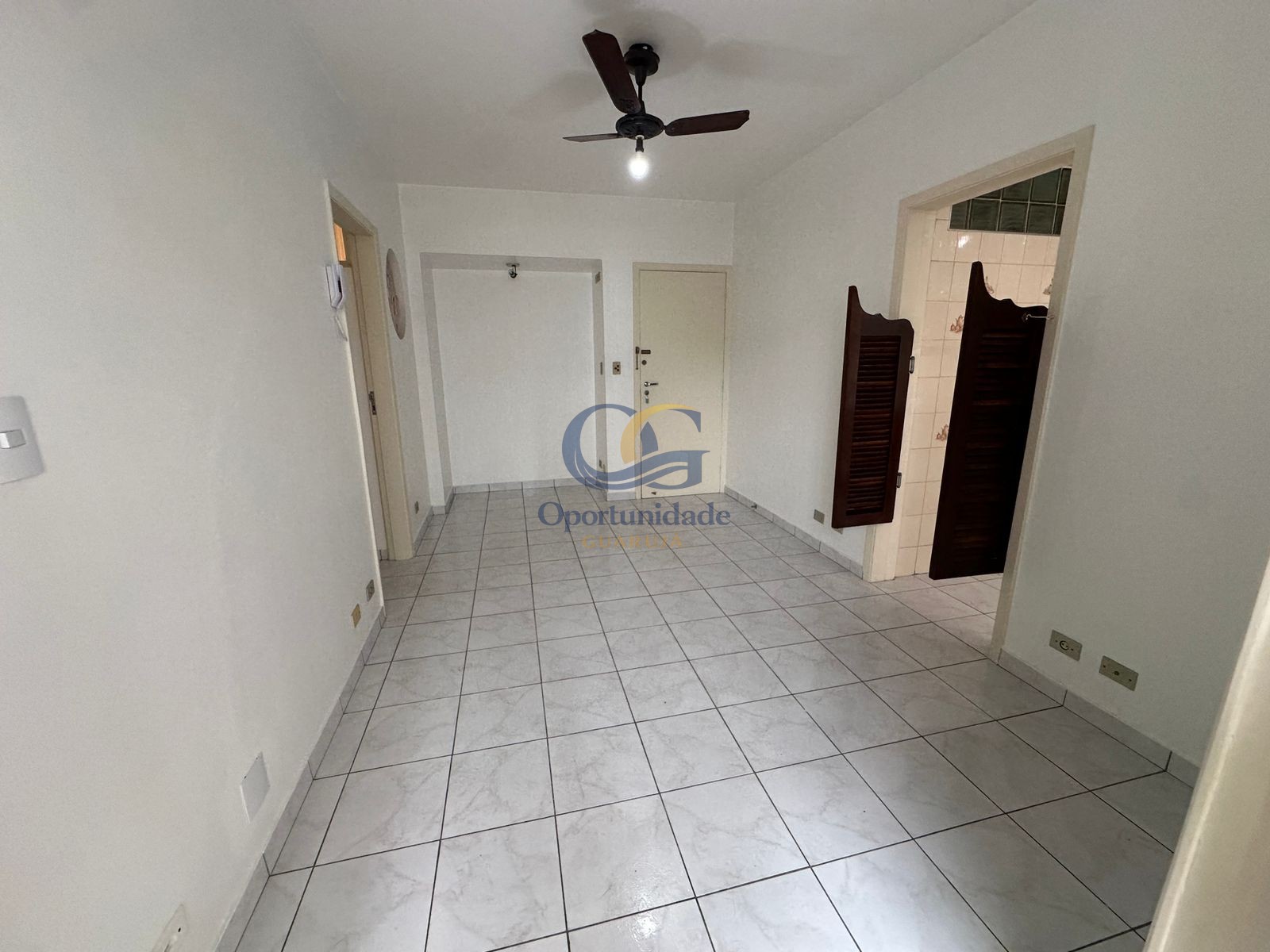 Apartamento na Praia das Pitangueiras, Guarujá - SP