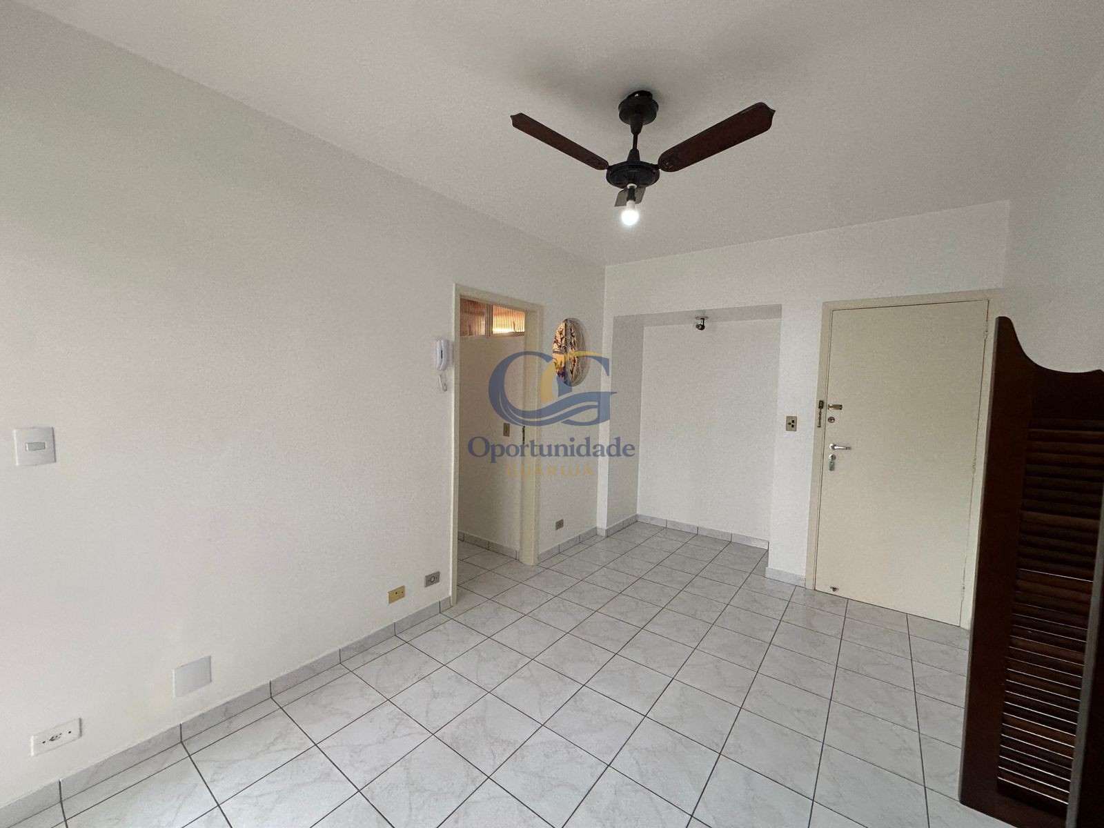Apartamento na Praia das Pitangueiras, Guarujá - SP