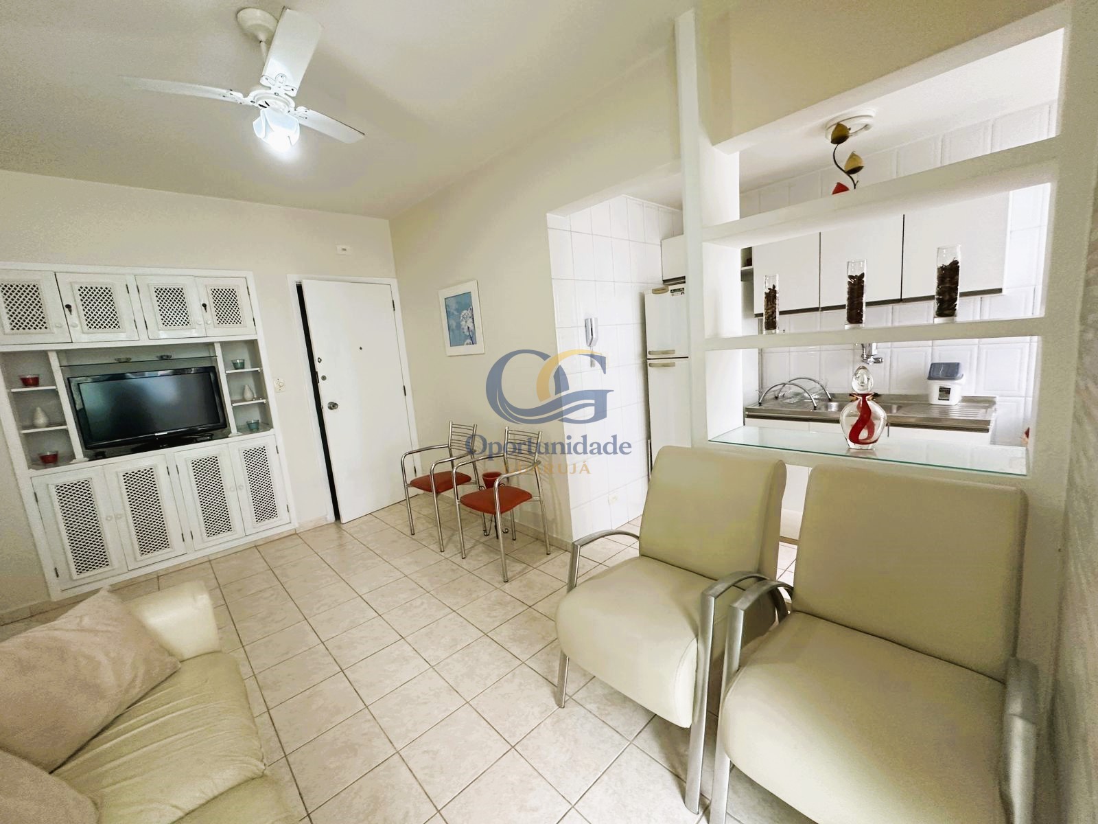 Apartamento na Praia das Pitangueiras, Guarujá - SP
