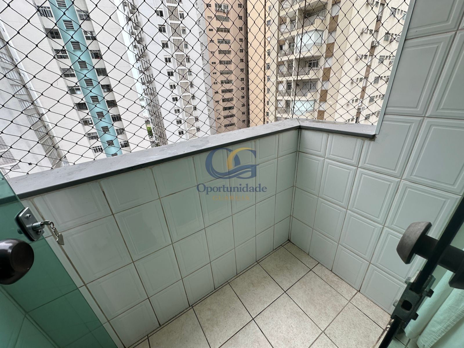 Apartamento na Praia das Pitangueiras, Guarujá - SP
