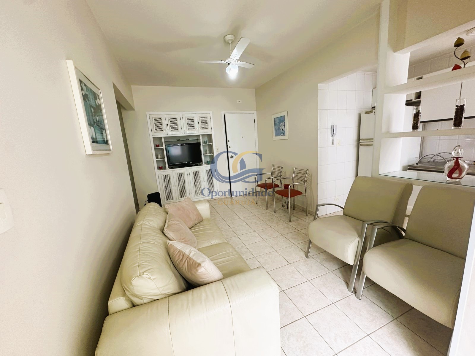 Apartamento na Praia das Pitangueiras, Guarujá - SP