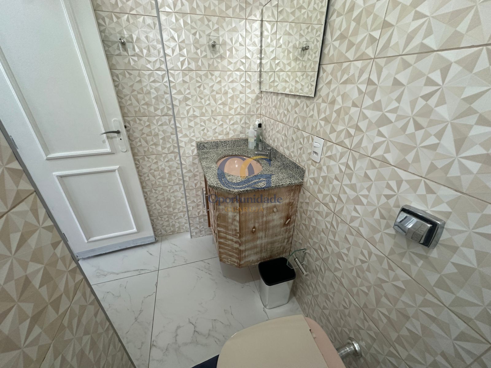 Apartamento na Praia das Pitangueiras, Guarujá - SP