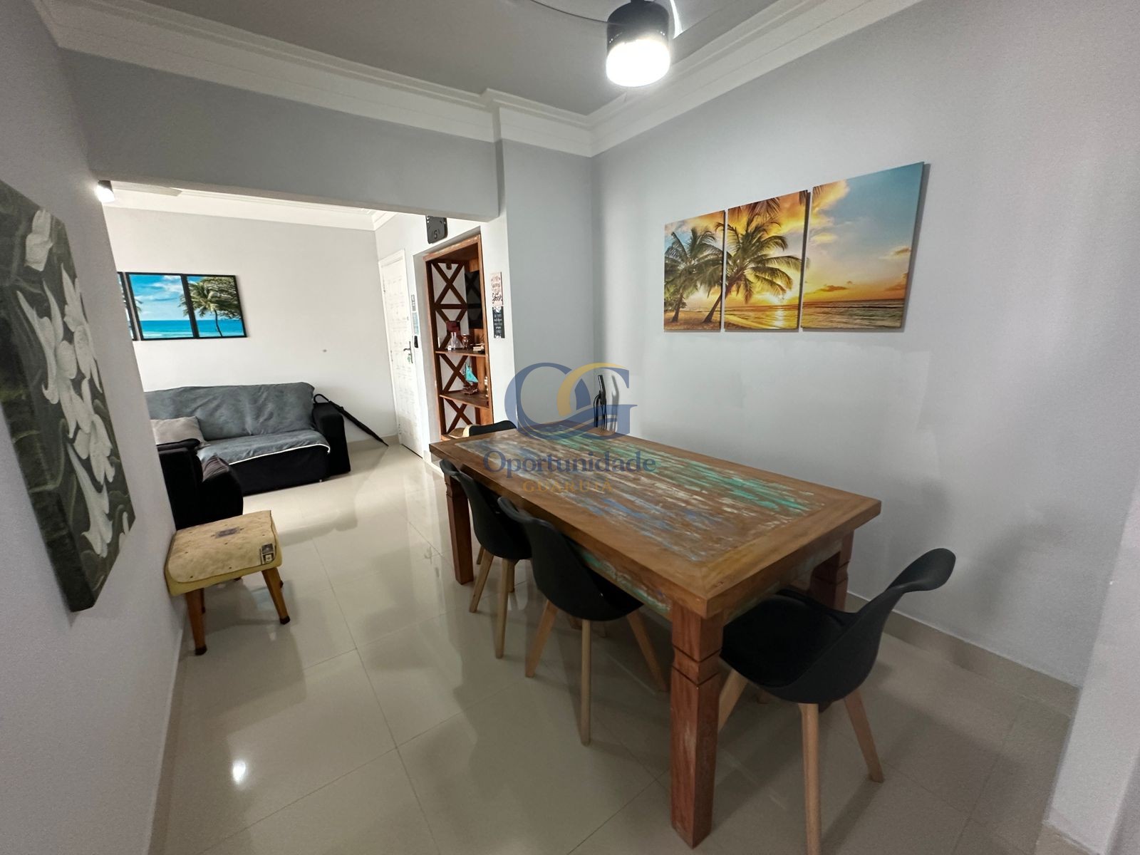 Apartamento na Praia das Pitangueiras, Guarujá - SP
