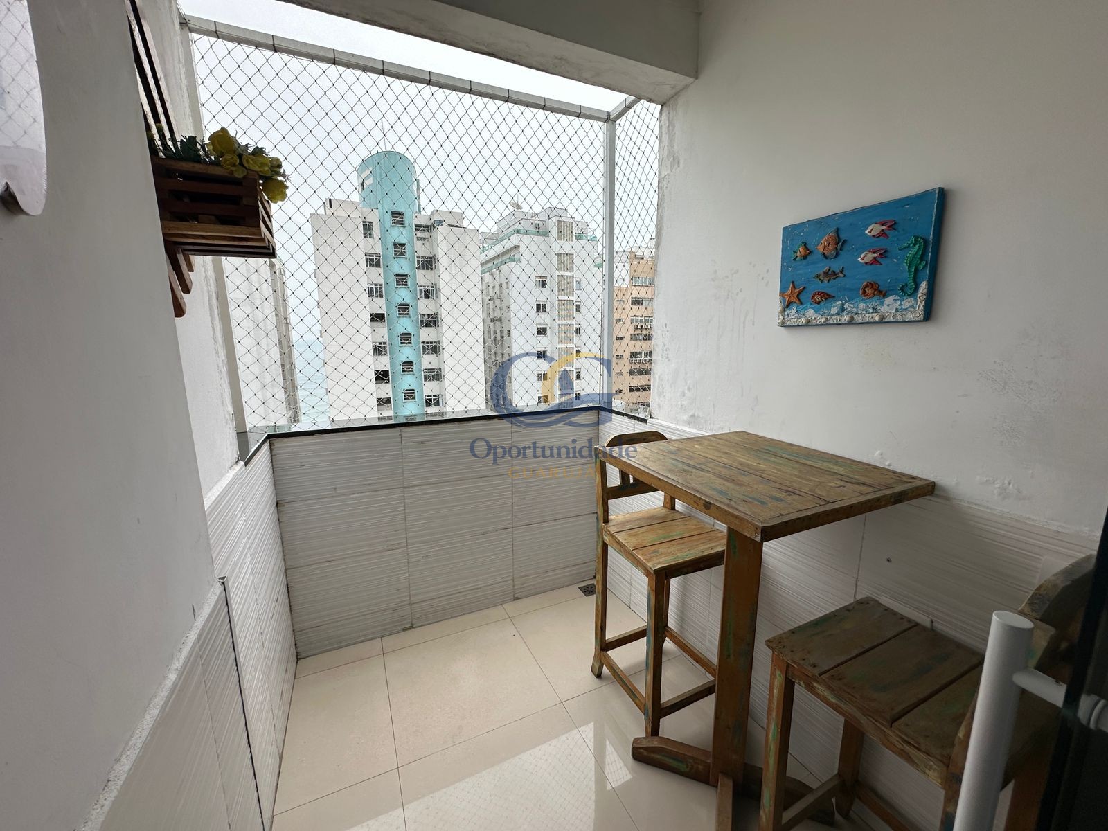Apartamento na Praia das Pitangueiras, Guarujá - SP