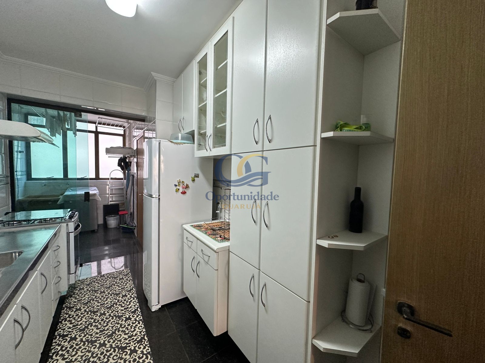 Apartamento na Praia das Pitangueiras, Guarujá - SP
