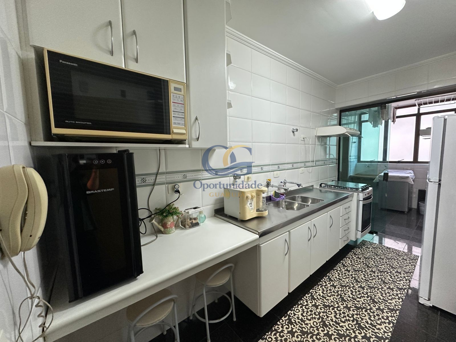 Apartamento na Praia das Pitangueiras, Guarujá - SP