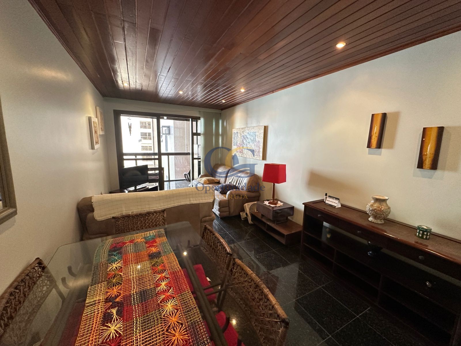 Apartamento na Praia das Pitangueiras, Guarujá - SP