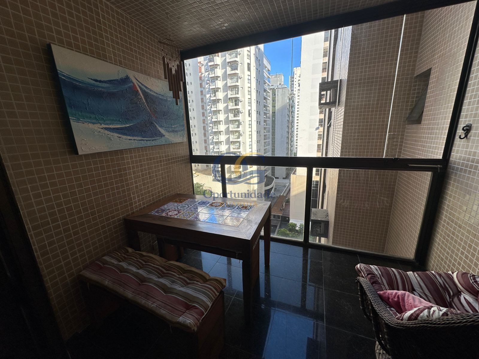Apartamento na Praia das Pitangueiras, Guarujá - SP
