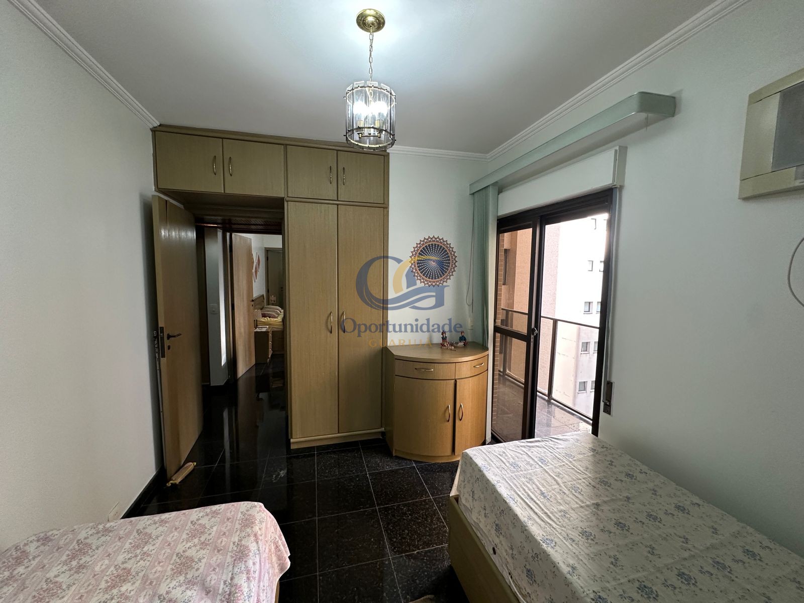 Apartamento na Praia das Pitangueiras, Guarujá - SP