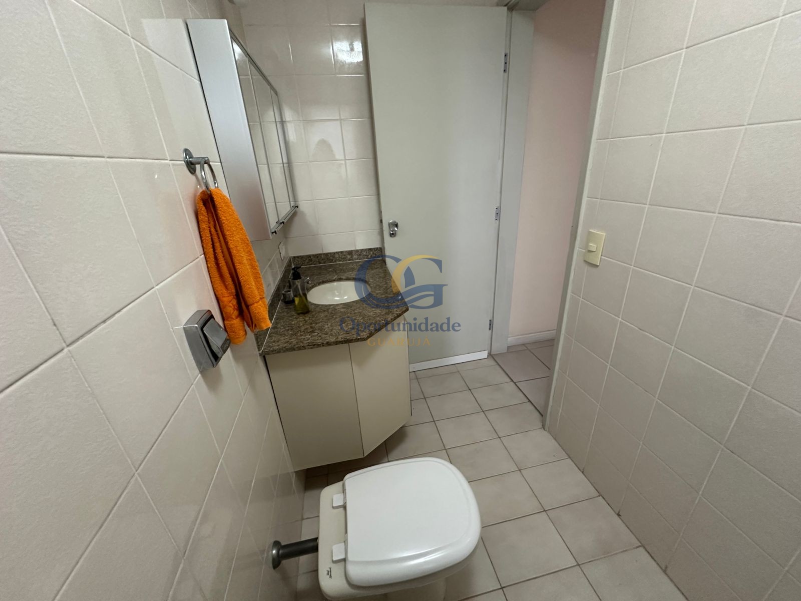 Apartamento na Praia das Pitangueiras, Guarujá - SP