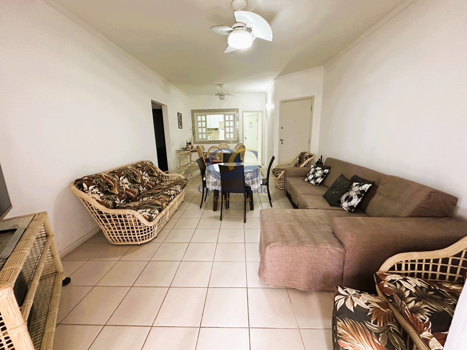 Apartamento na Praia das Pitangueiras, Guarujá - SP