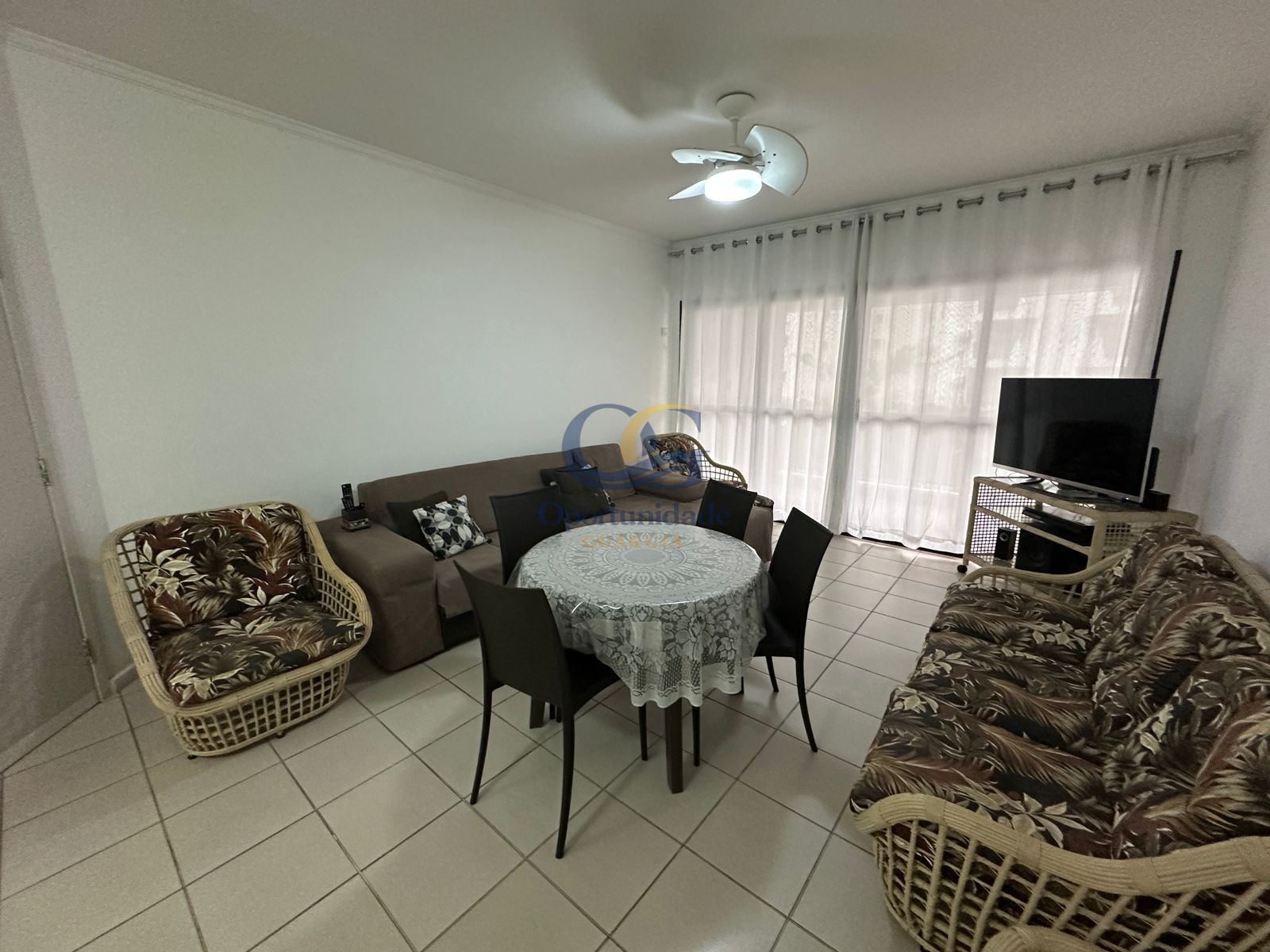 Apartamento na Praia das Pitangueiras, Guarujá - SP