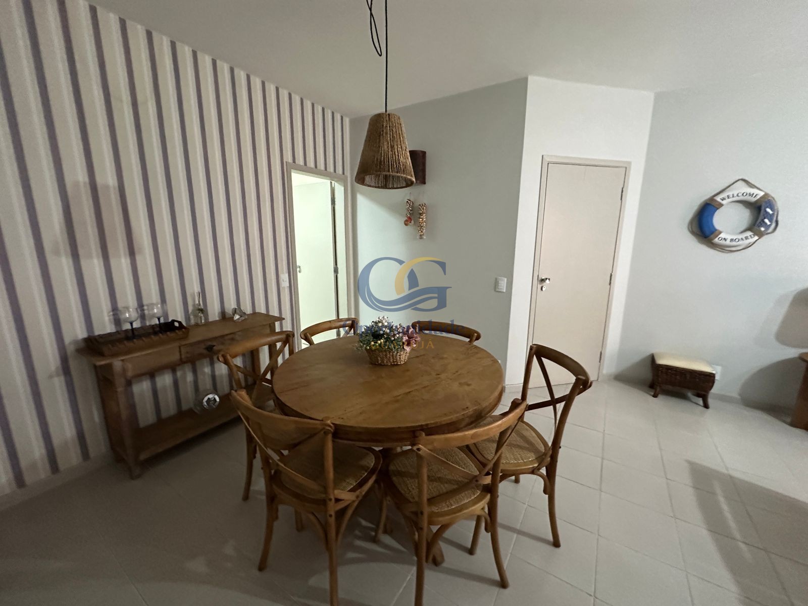 Apartamento na Praia das Pitangueiras, Guarujá - SP