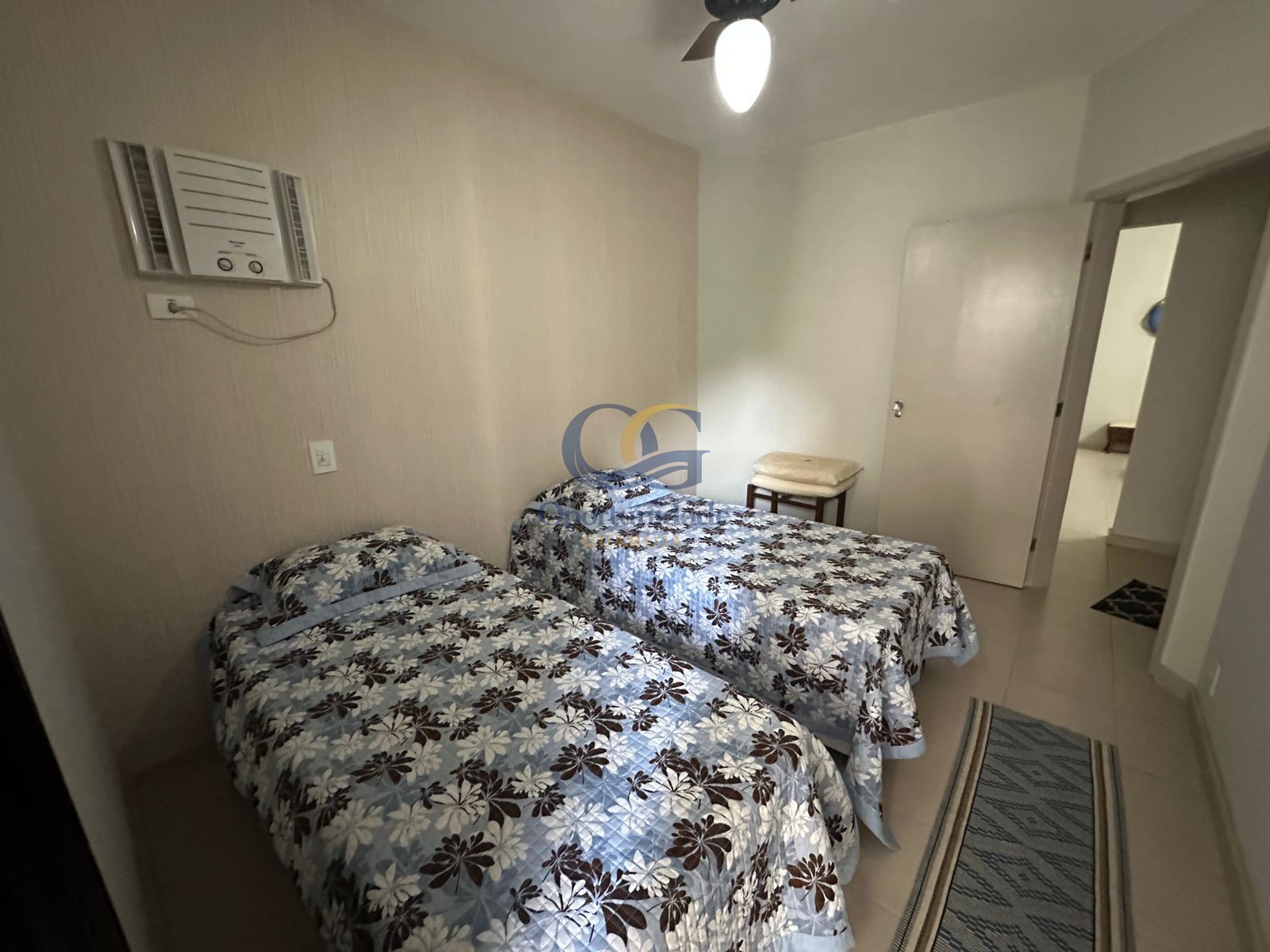 Apartamento na Praia das Pitangueiras, Guarujá - SP