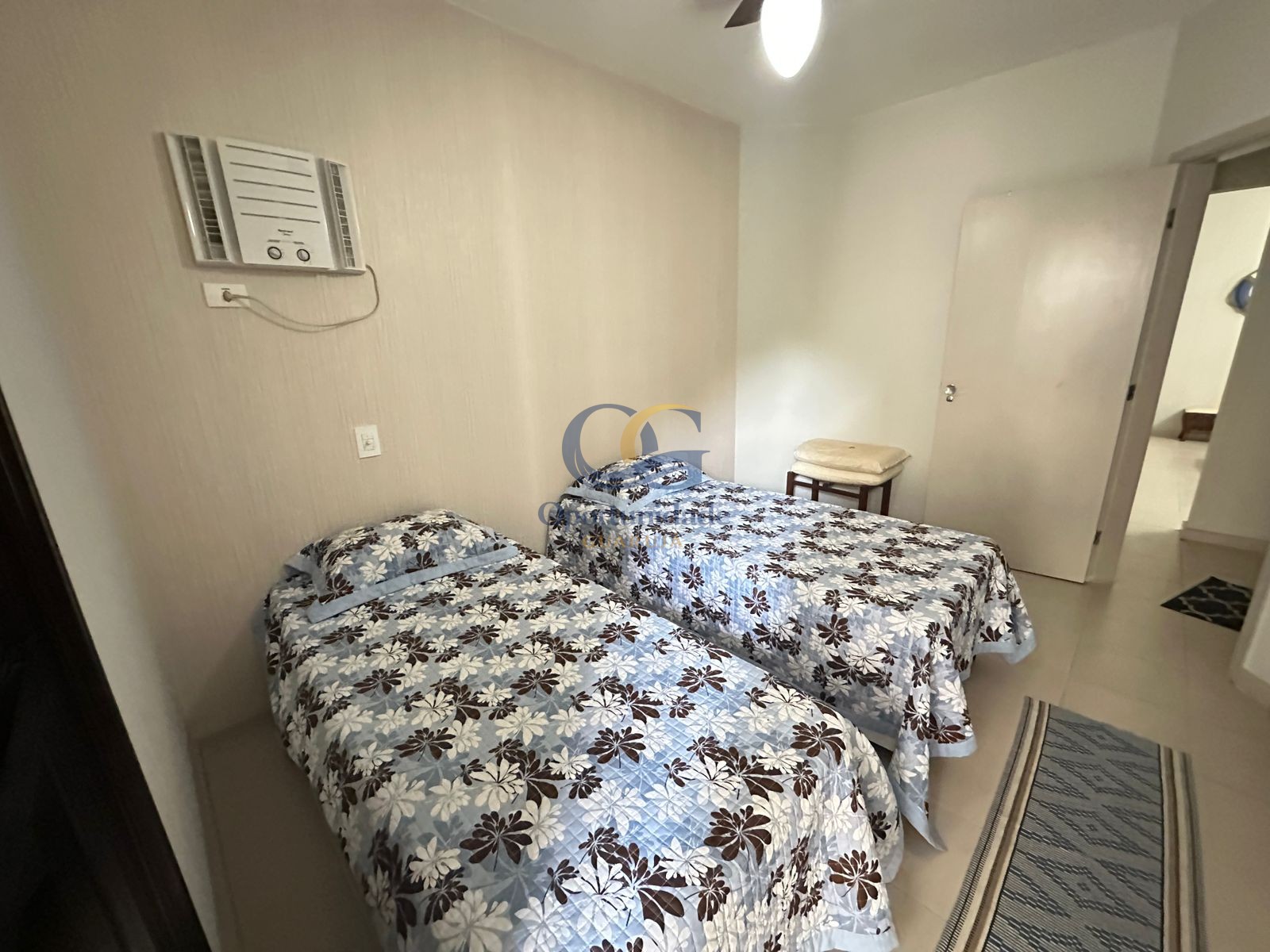 Apartamento na Praia das Pitangueiras, Guarujá - SP