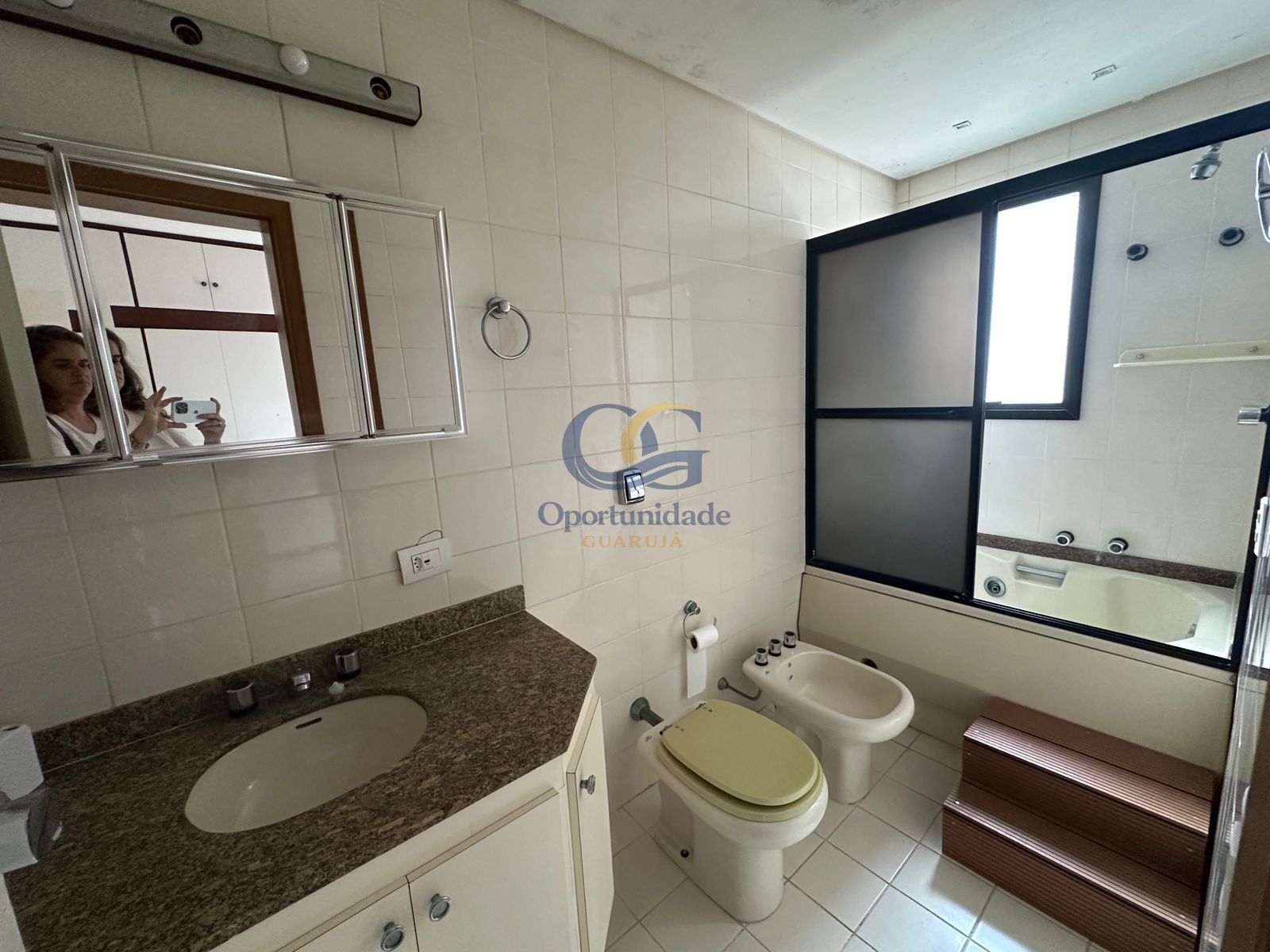 Apartamento na Praia das Pitangueiras, Guarujá - SP