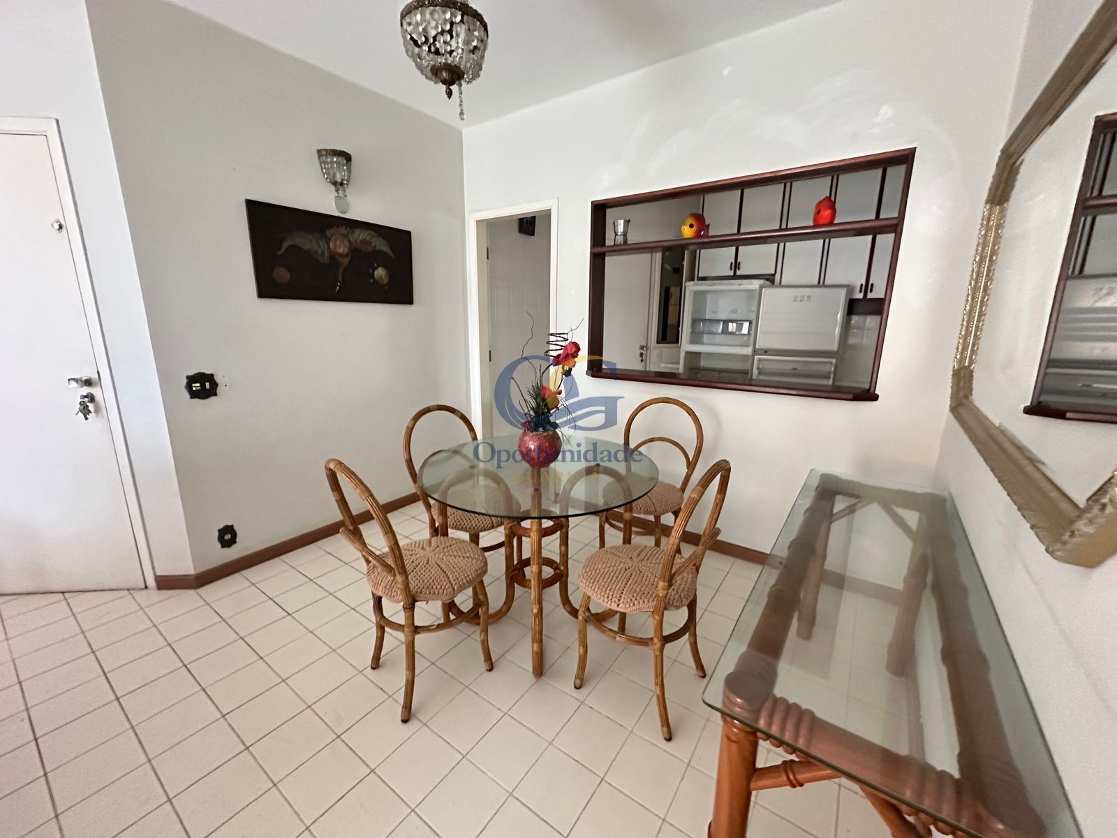Apartamento na Praia das Pitangueiras, Guarujá - SP