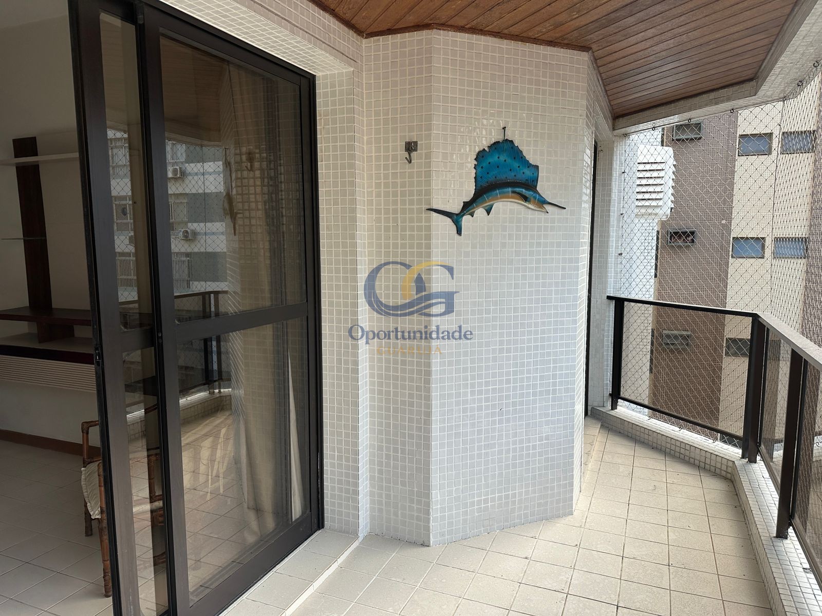 Apartamento na Praia das Pitangueiras, Guarujá - SP