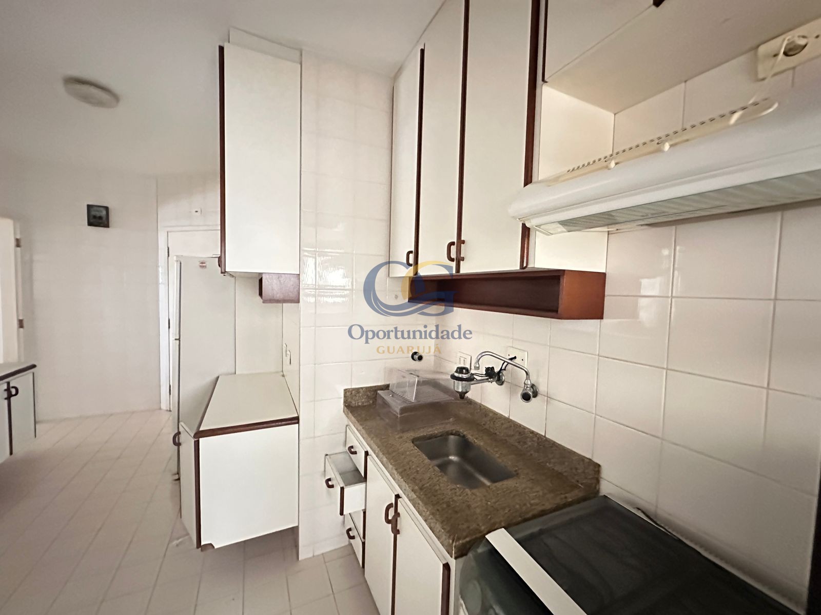 Apartamento na Praia das Pitangueiras, Guarujá - SP