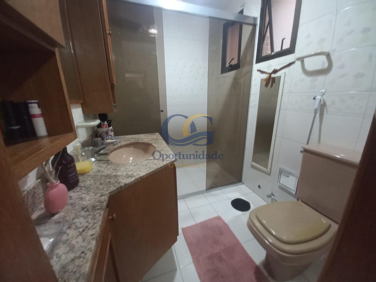 Apartamento na Praia das Pitangueiras, Guarujá - SP
