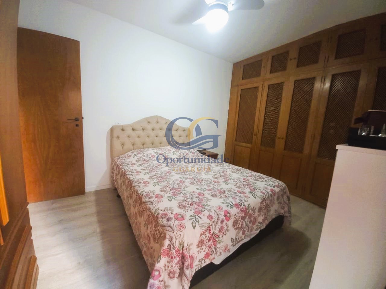 Apartamento na Praia das Pitangueiras, Guarujá - SP