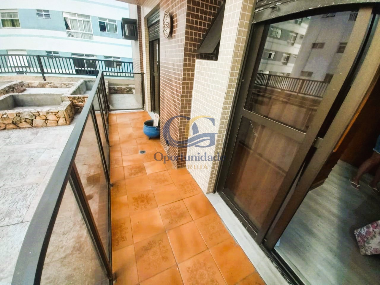 Apartamento na Praia das Pitangueiras, Guarujá - SP