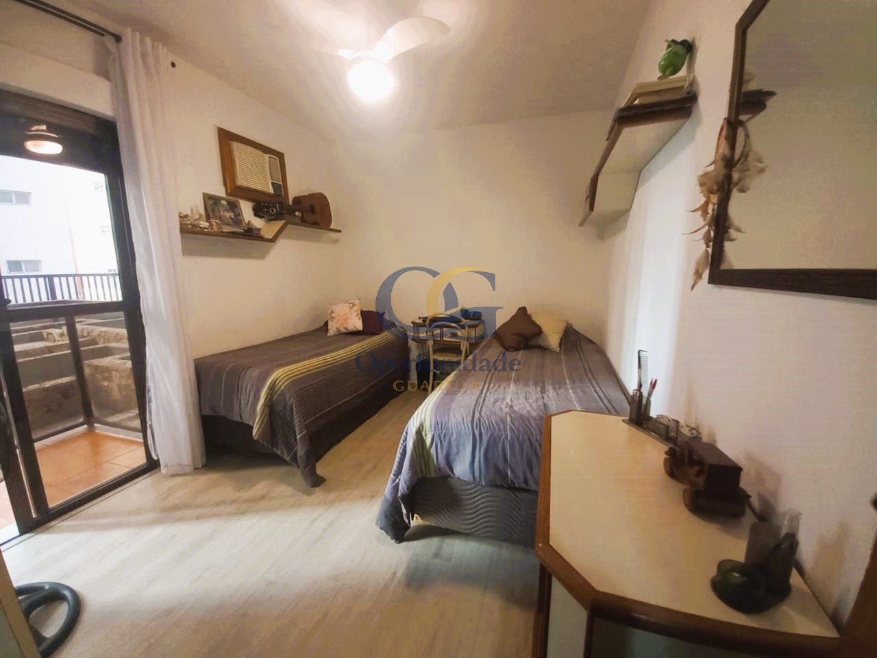 Apartamento na Praia das Pitangueiras, Guarujá - SP