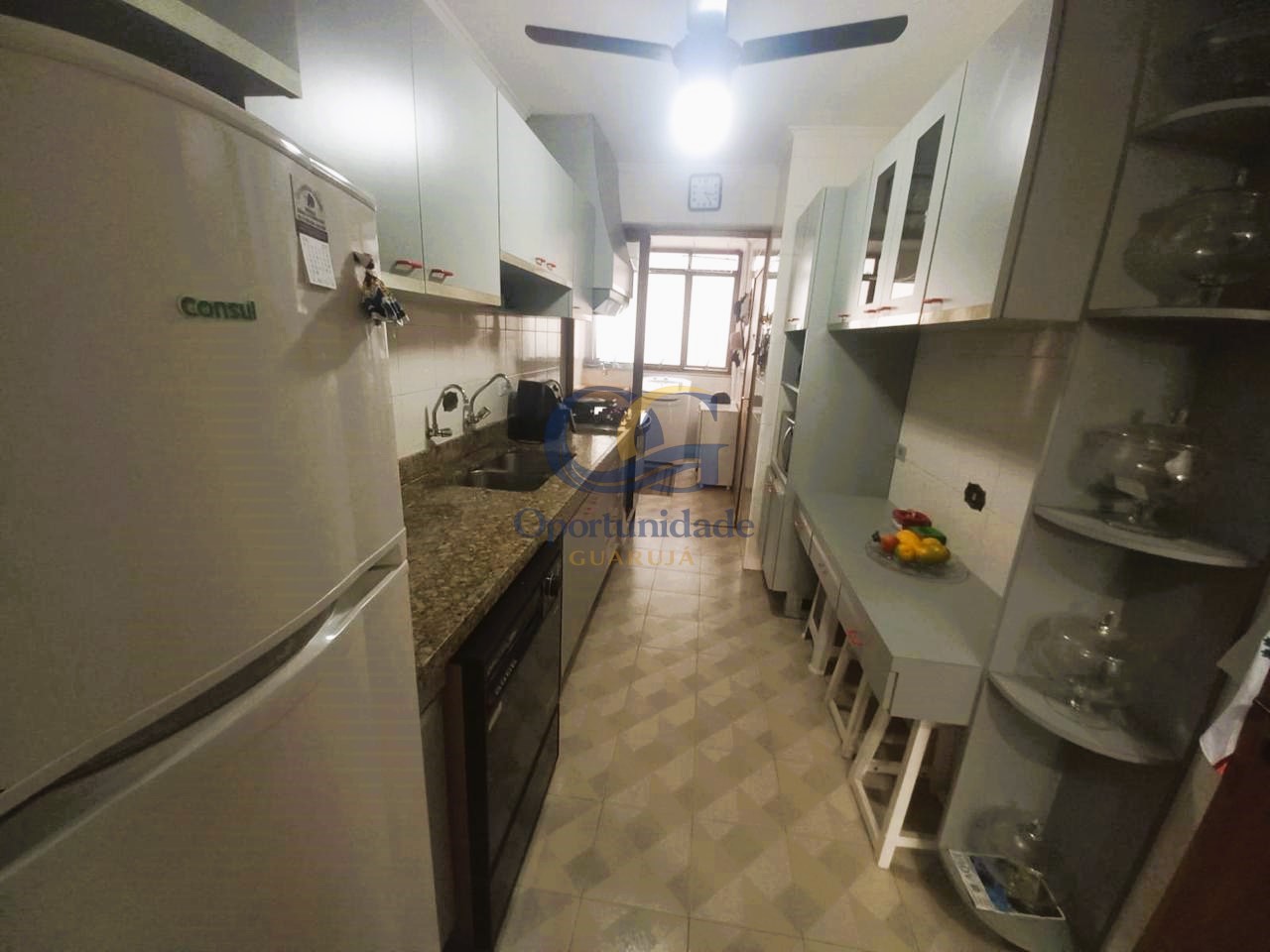Apartamento na Praia das Pitangueiras, Guarujá - SP
