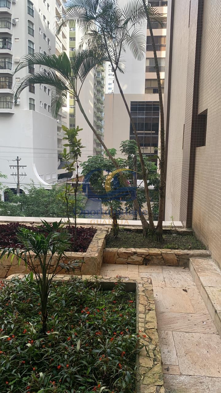 Apartamento na Praia das Pitangueiras, Guarujá - SP