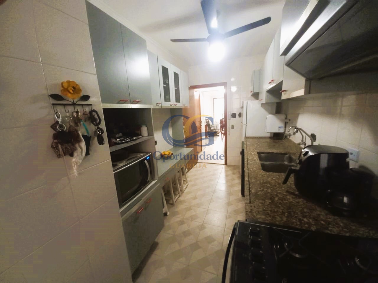 Apartamento na Praia das Pitangueiras, Guarujá - SP