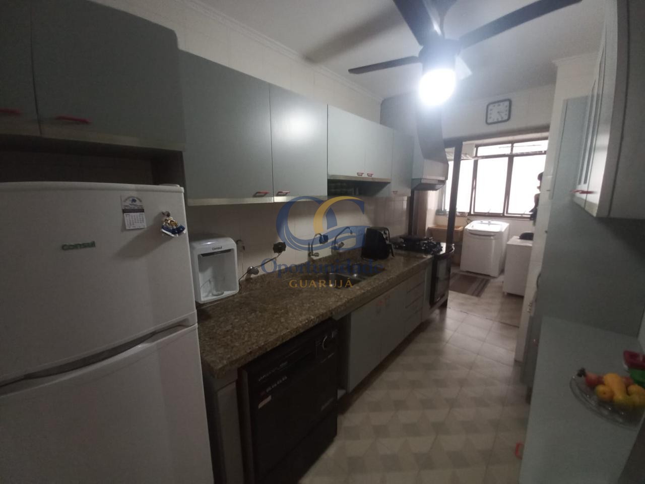 Apartamento na Praia das Pitangueiras, Guarujá - SP