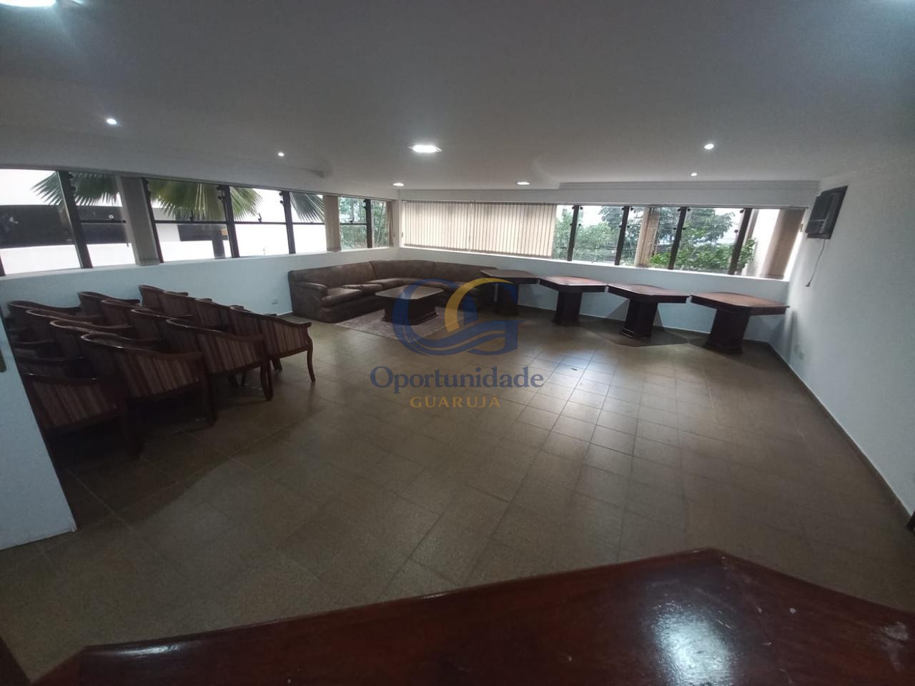 Apartamento na Praia das Pitangueiras, Guarujá - SP