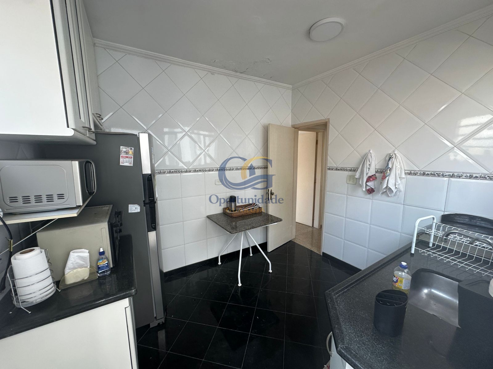 Apartamento na Praia das Pitangueiras, Guarujá - SP