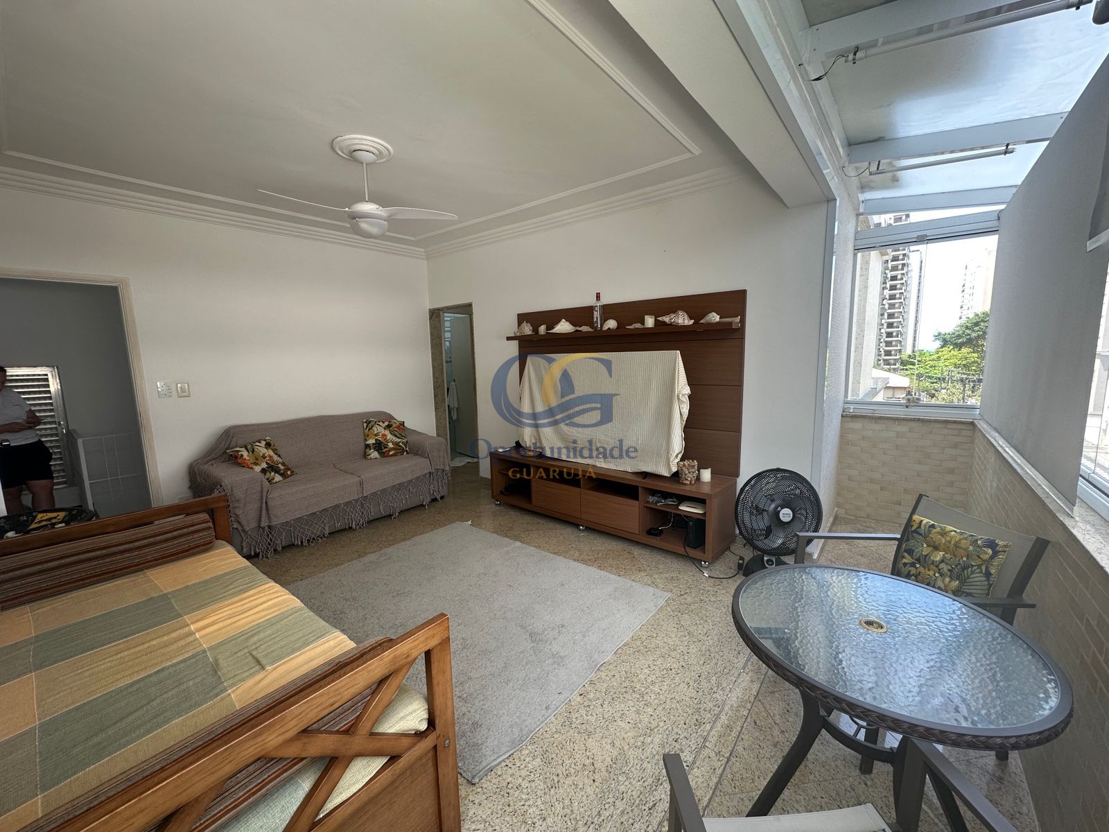 Apartamento na Praia das Pitangueiras, Guarujá - SP