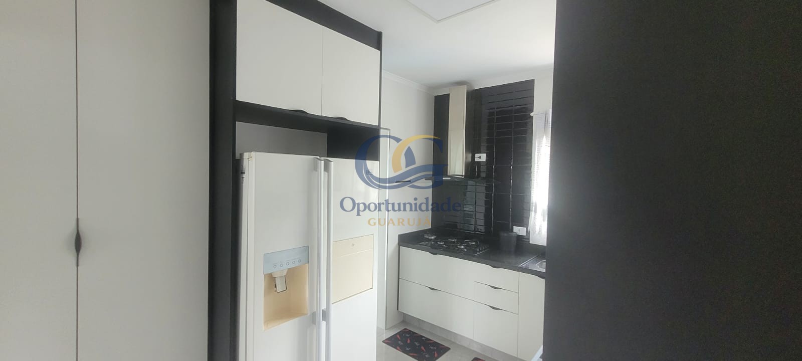 Apartamento na Praia das Pitangueiras, Guarujá - SP