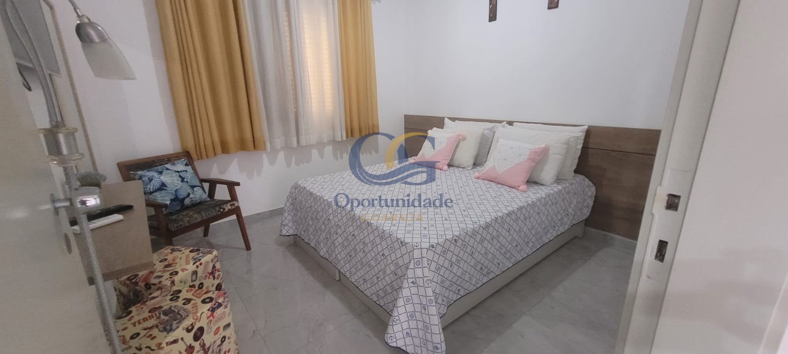 Apartamento na Praia das Pitangueiras, Guarujá - SP