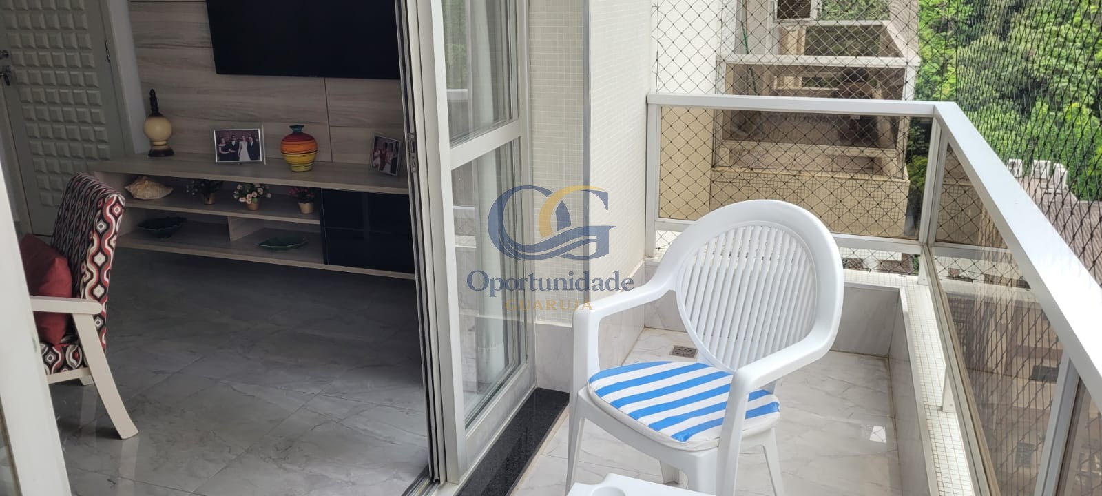 Apartamento na Praia das Pitangueiras, Guarujá - SP