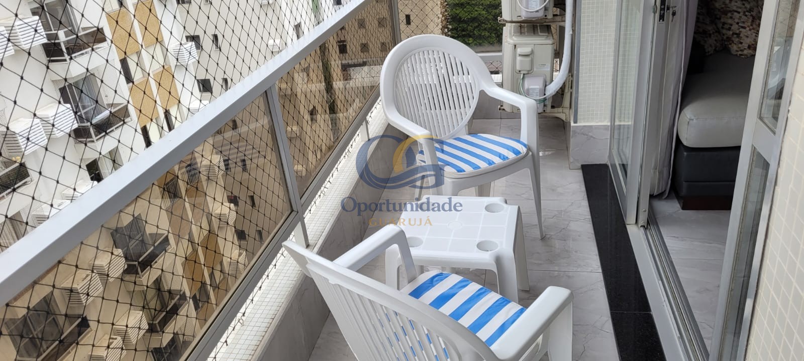 Apartamento na Praia das Pitangueiras, Guarujá - SP
