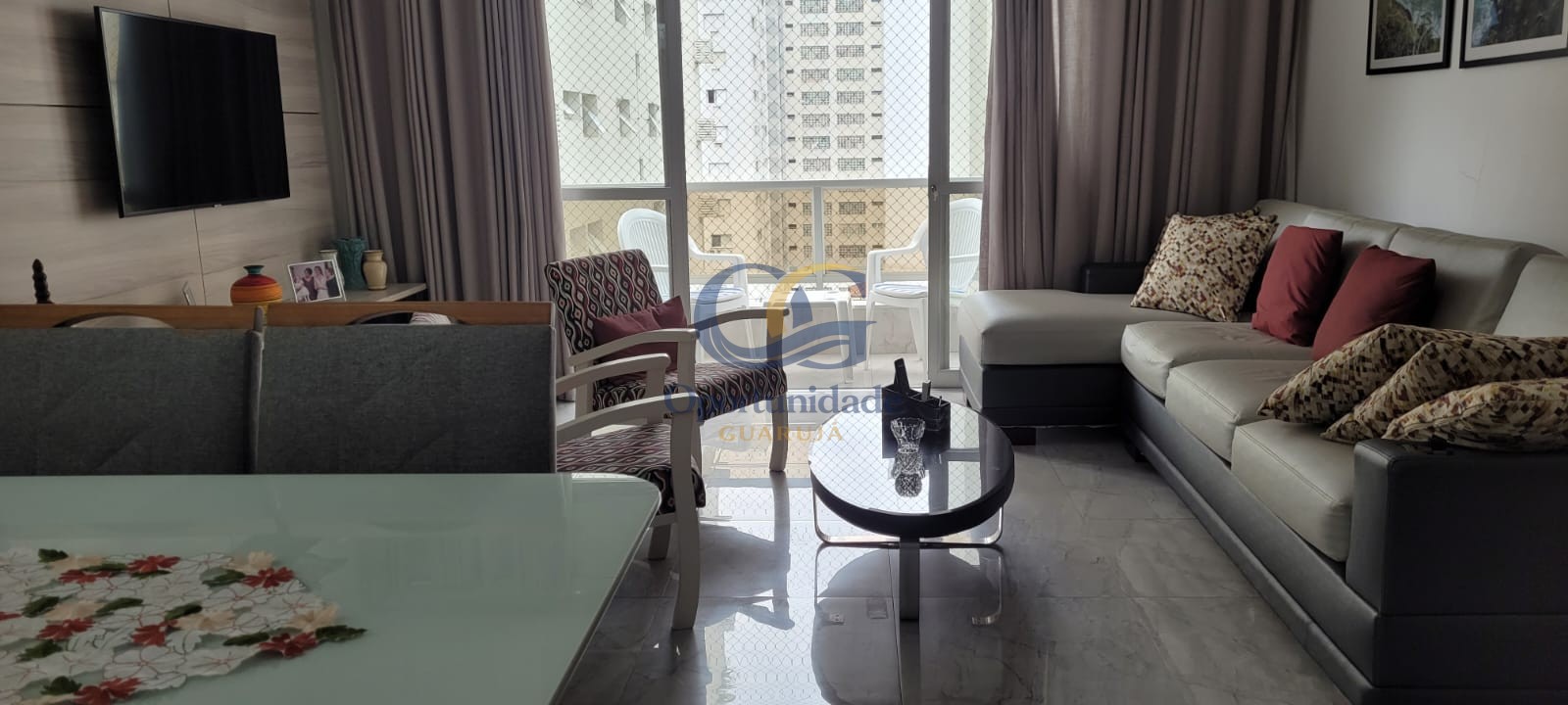 Apartamento na Praia das Pitangueiras, Guarujá - SP