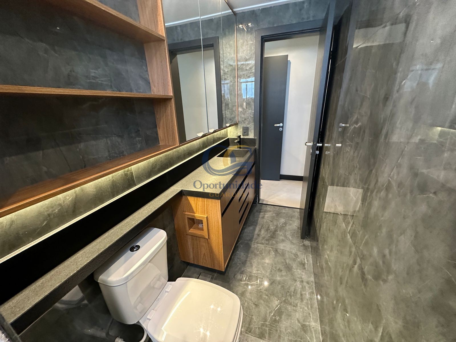 Apartamento na Praia das Astúrias, Guarujá - SP