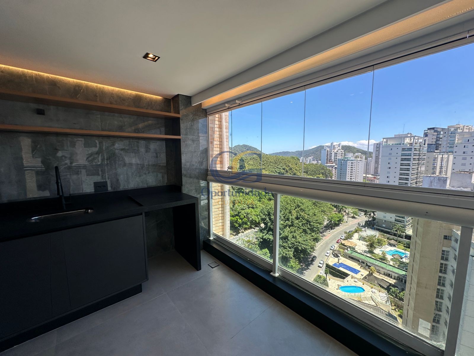 Apartamento na Praia das Astúrias, Guarujá - SP