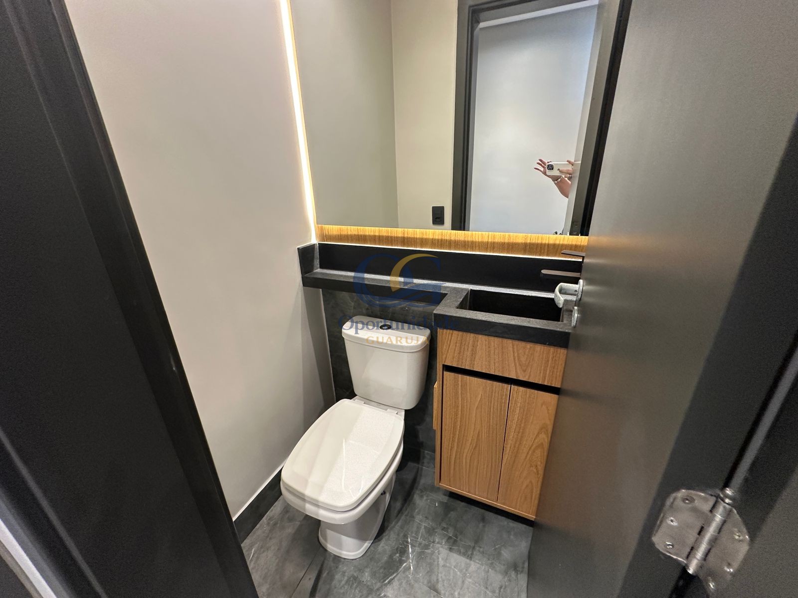Apartamento na Praia das Astúrias, Guarujá - SP
