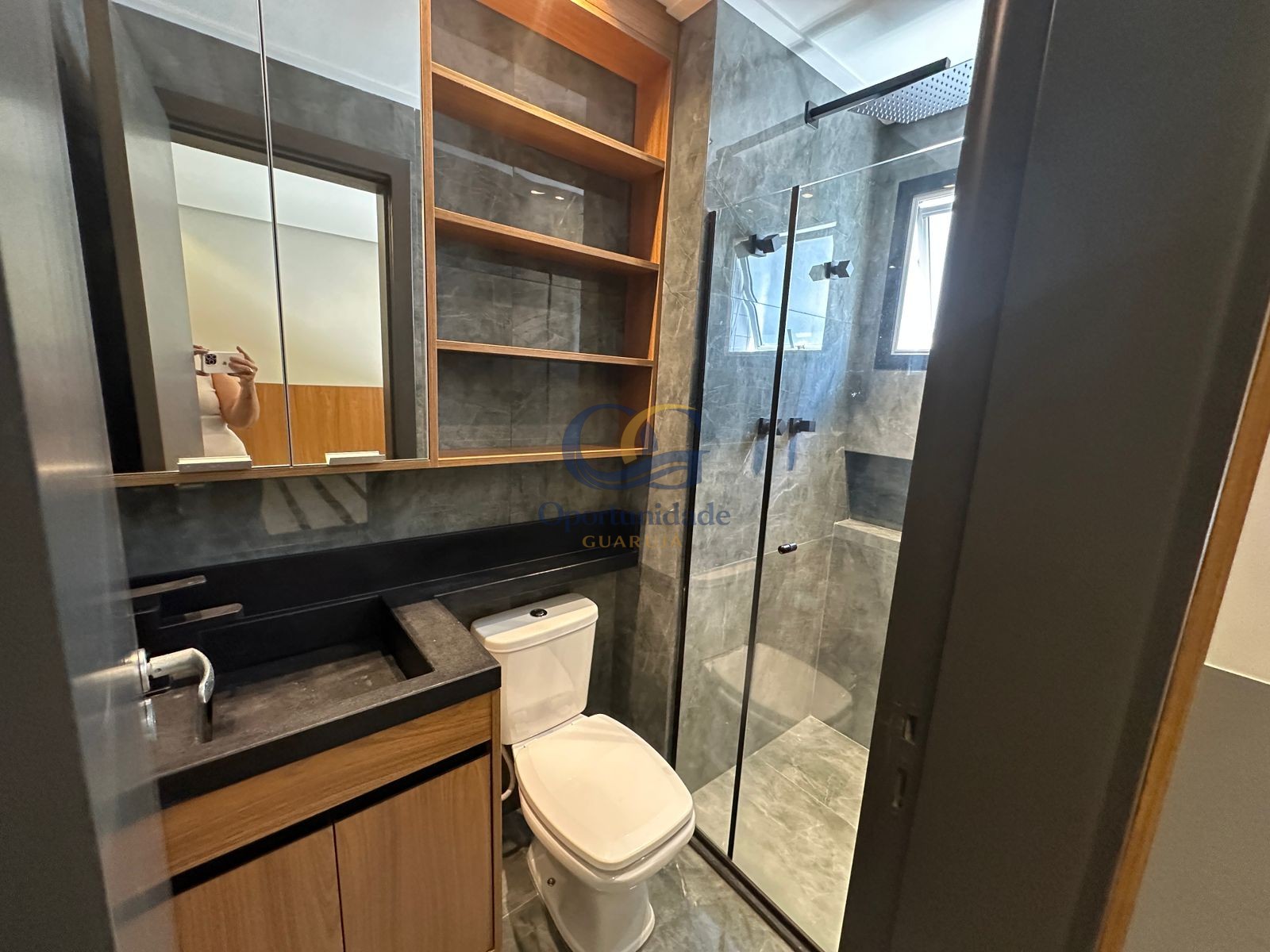 Apartamento na Praia das Astúrias, Guarujá - SP