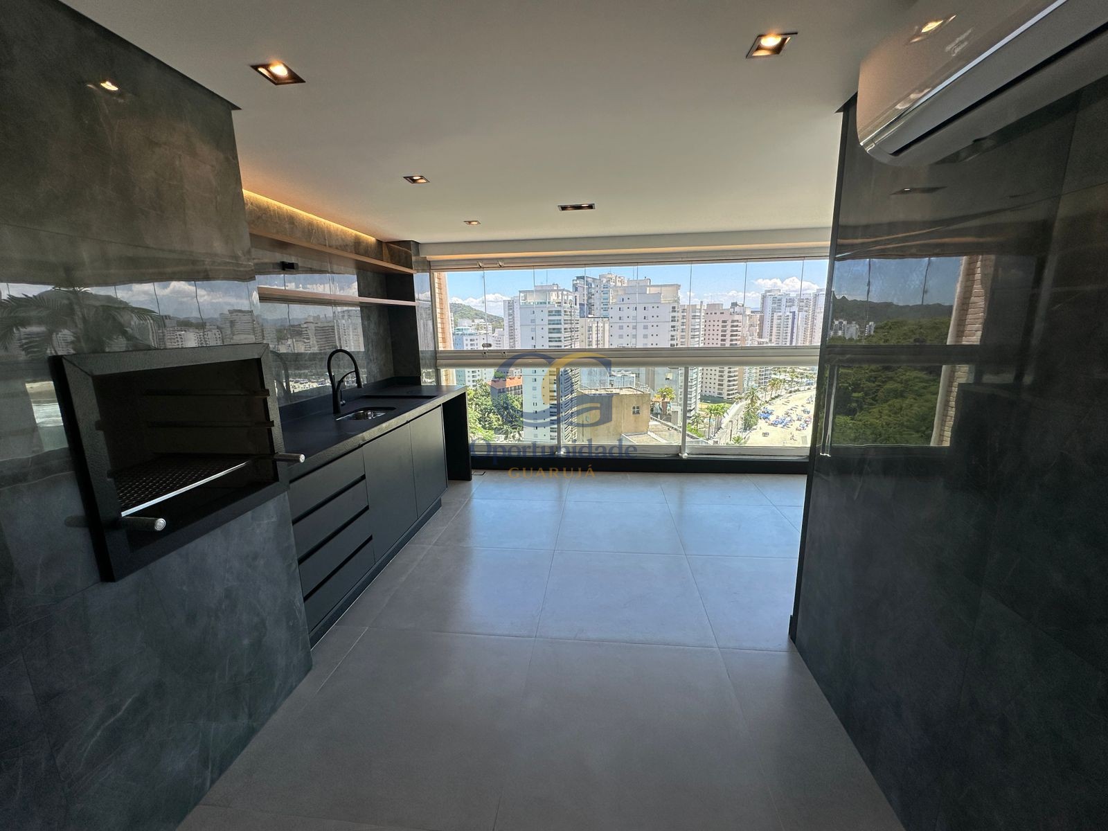 Apartamento na Praia das Astúrias, Guarujá - SP