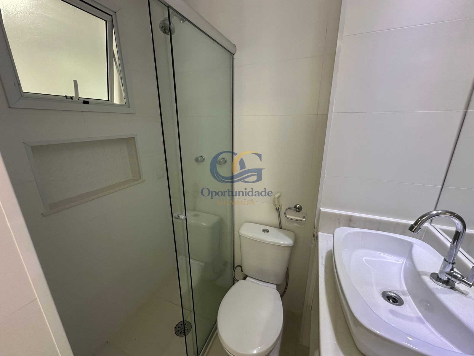 Apartamento na Praia das Astúrias, Guarujá - SP