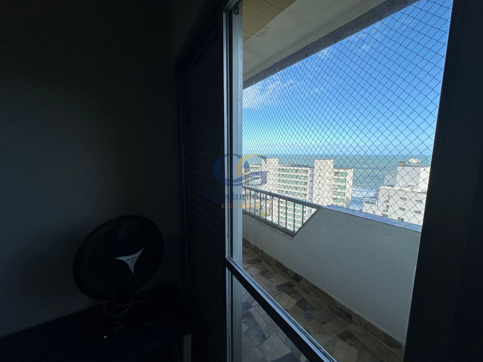 Apartamento na Praia das Pitangueiras, Guarujá - SP