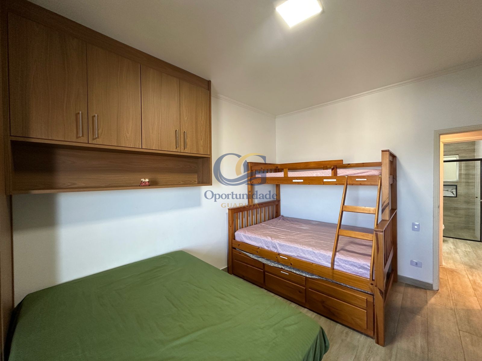 Apartamento na Praia das Pitangueiras, Guarujá - SP