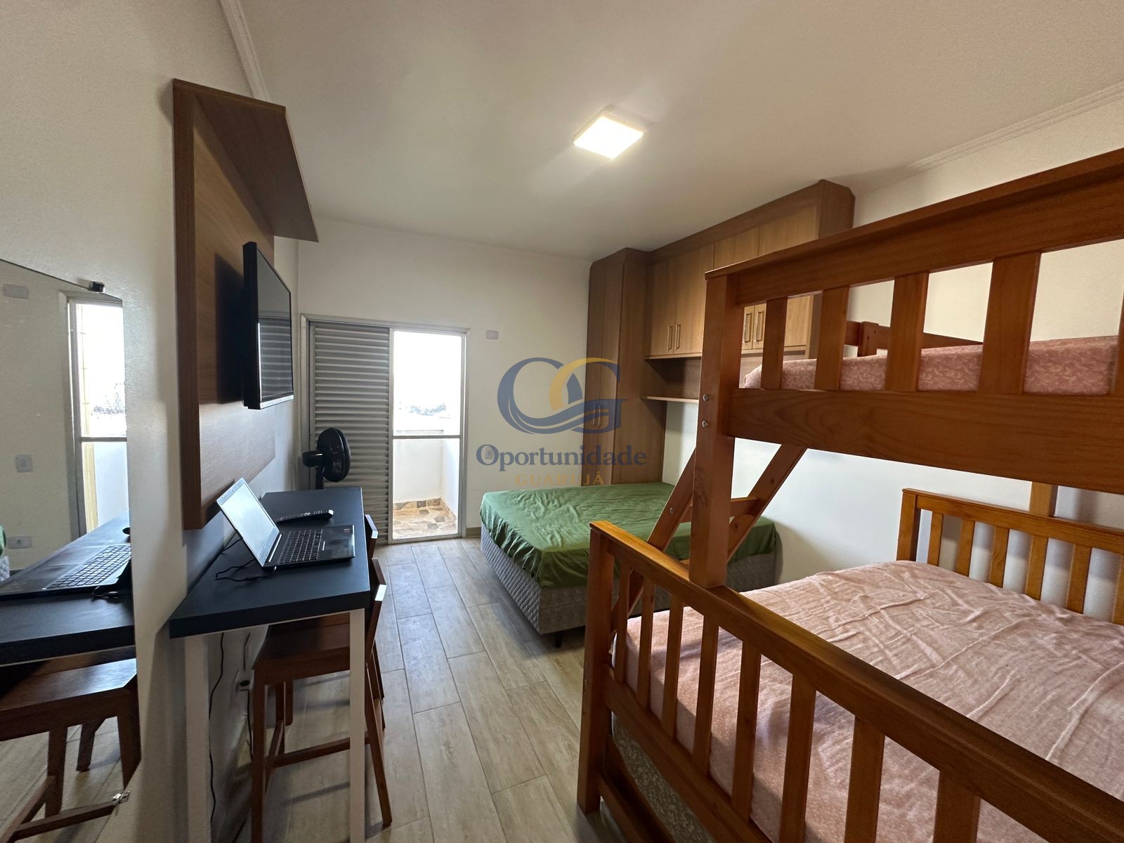 Apartamento na Praia das Pitangueiras, Guarujá - SP