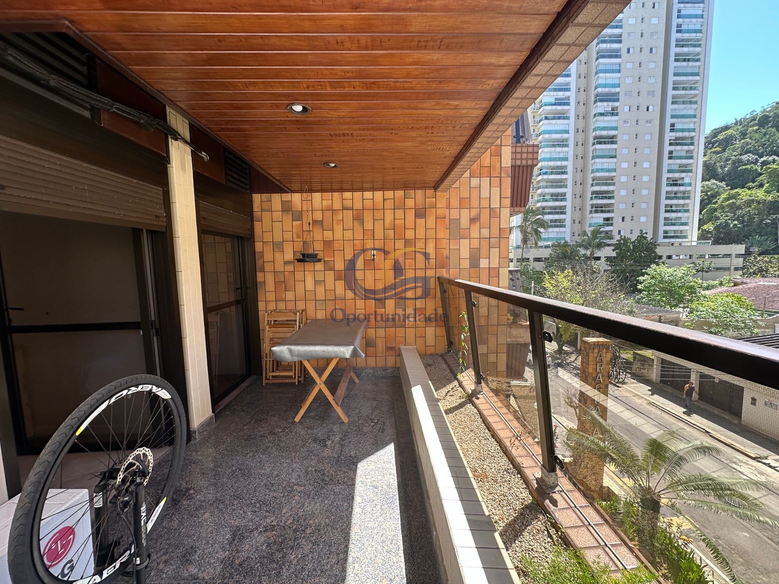 Apartamento na Praia das Pitangueiras, Guarujá - SP