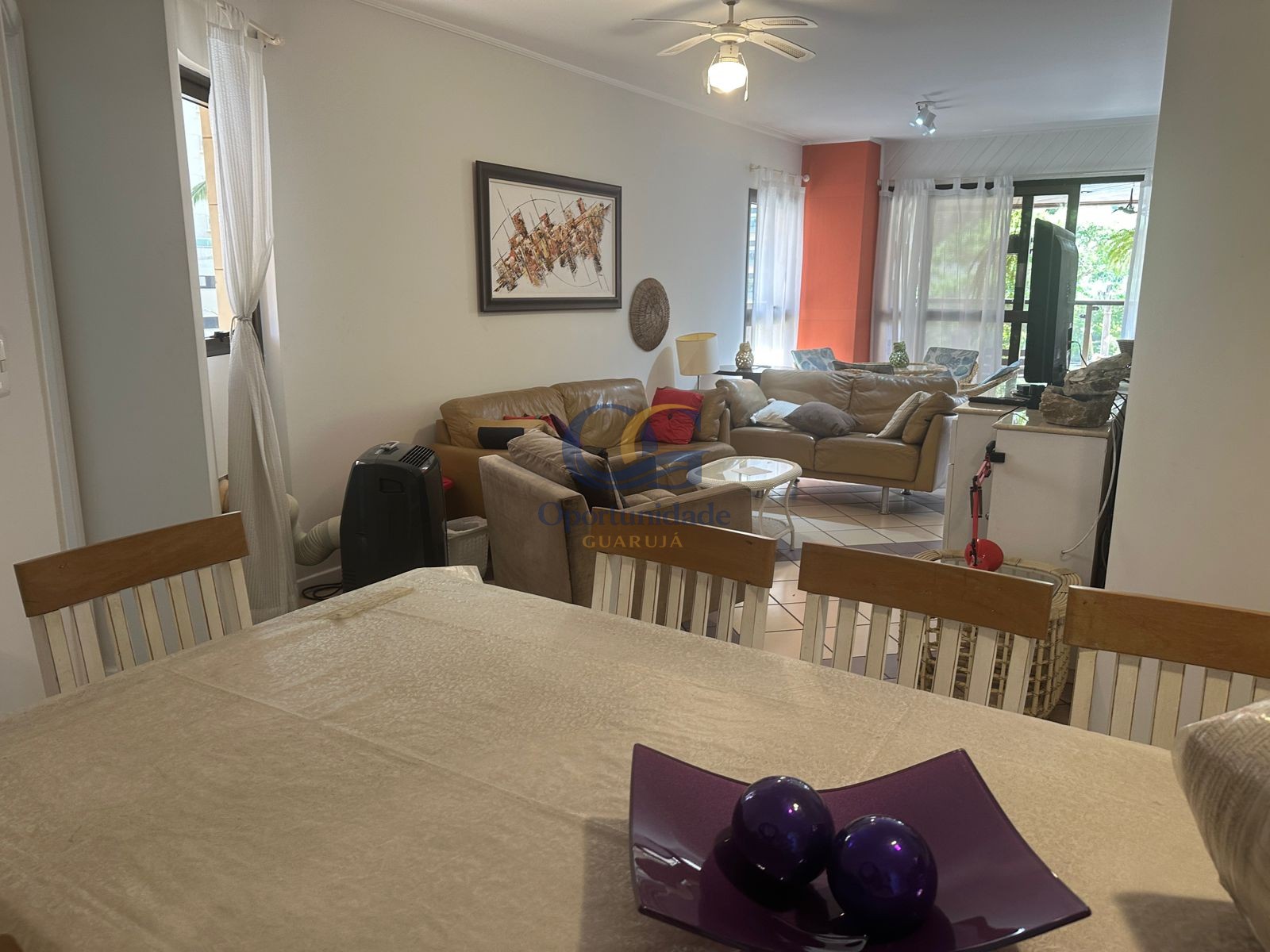 Apartamento na Praia das Pitangueiras, Guarujá - SP